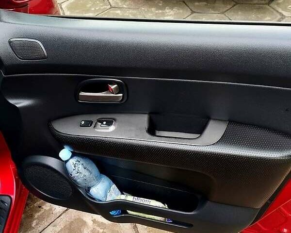 Червоний Кіа Каренс, об'ємом двигуна 2 л та пробігом 260 тис. км за 5800 $, фото 14 на Automoto.ua