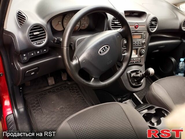 Красный Киа Каренс, объемом двигателя 2 л и пробегом 260 тыс. км за 5800 $, фото 10 на Automoto.ua