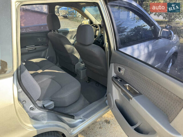 Киа Каренс, объемом двигателя 1.8 л и пробегом 320 тыс. км за 3350 $, фото 6 на Automoto.ua