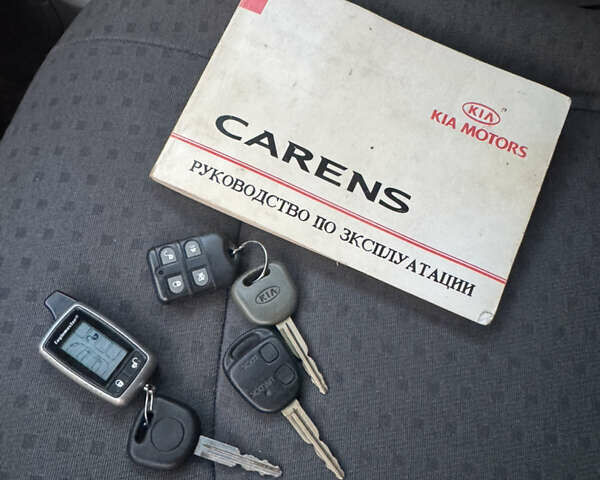 Киа Каренс, объемом двигателя 1.8 л и пробегом 320 тыс. км за 3350 $, фото 1 на Automoto.ua