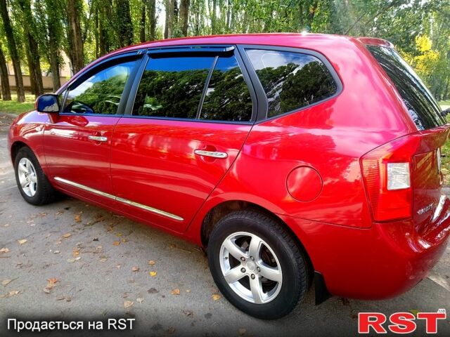 Кіа Каренс, об'ємом двигуна 2 л та пробігом 292 тис. км за 4900 $, фото 4 на Automoto.ua