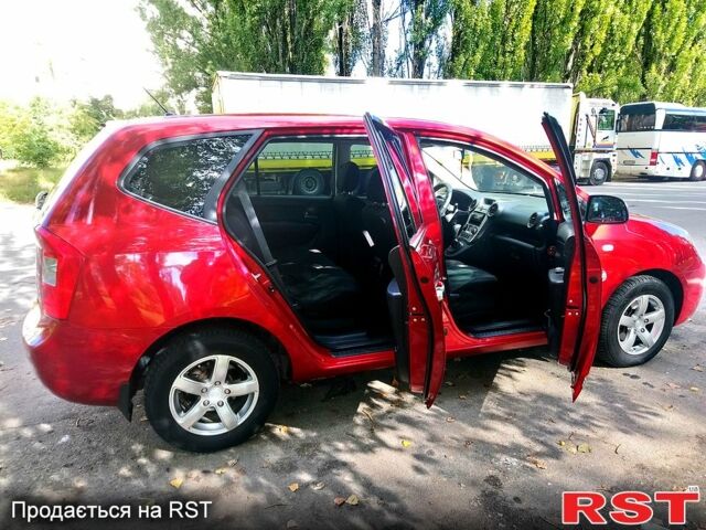Кіа Каренс, об'ємом двигуна 2 л та пробігом 292 тис. км за 4900 $, фото 2 на Automoto.ua