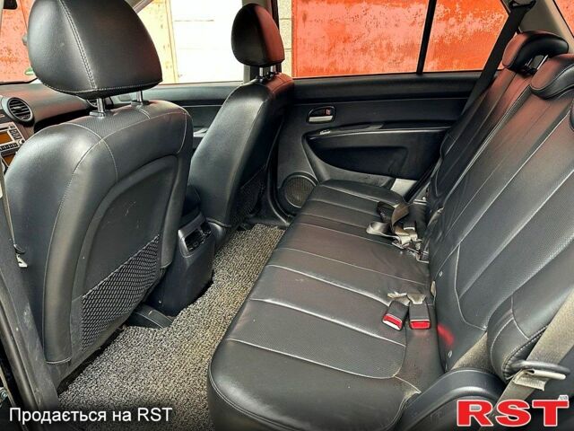 Кіа Каренс, об'ємом двигуна 2 л та пробігом 186 тис. км за 7500 $, фото 7 на Automoto.ua