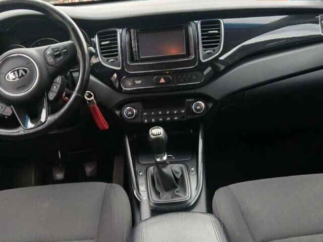 Киа Каренс, объемом двигателя 1.7 л и пробегом 210 тыс. км за 9999 $, фото 1 на Automoto.ua