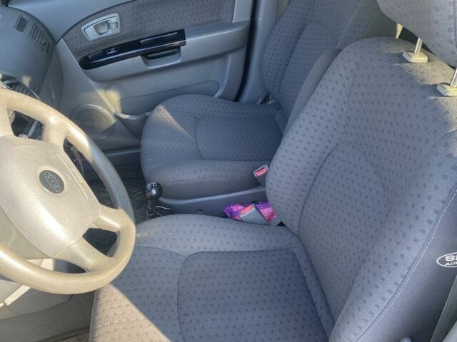 Серый Киа Каренс, объемом двигателя 1.6 л и пробегом 231 тыс. км за 3000 $, фото 7 на Automoto.ua