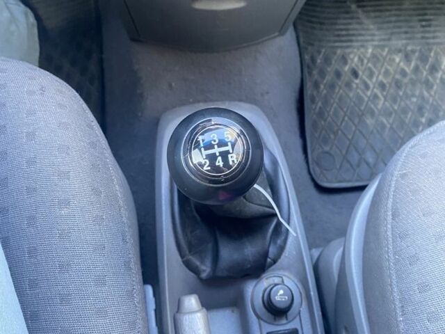 Серый Киа Каренс, объемом двигателя 1.6 л и пробегом 231 тыс. км за 3000 $, фото 13 на Automoto.ua