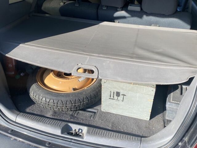 Серый Киа Каренс, объемом двигателя 1.6 л и пробегом 231 тыс. км за 3000 $, фото 9 на Automoto.ua