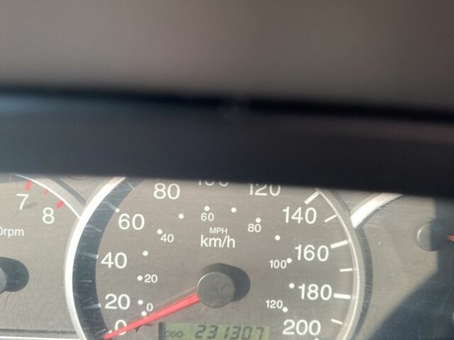 Серый Киа Каренс, объемом двигателя 1.6 л и пробегом 231 тыс. км за 3000 $, фото 11 на Automoto.ua