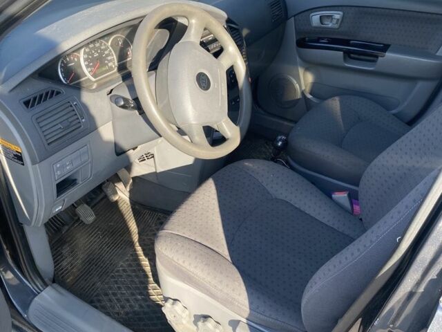 Серый Киа Каренс, объемом двигателя 1.6 л и пробегом 231 тыс. км за 3000 $, фото 6 на Automoto.ua