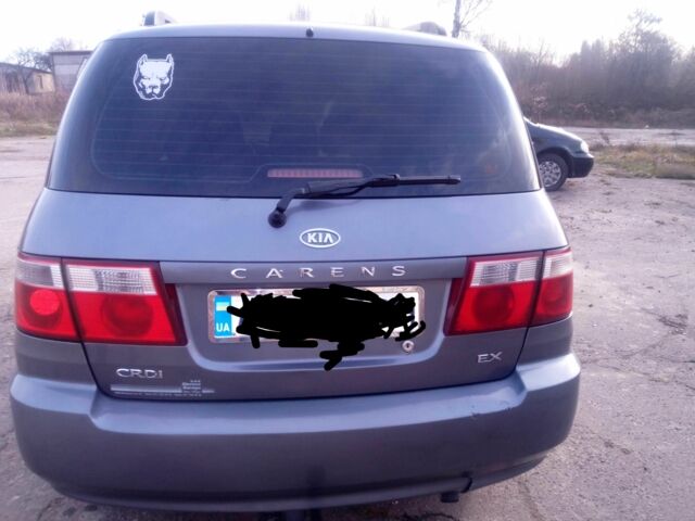 Сірий Кіа Каренс, об'ємом двигуна 2 л та пробігом 270 тис. км за 4200 $, фото 1 на Automoto.ua