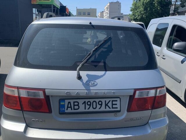 Серый Киа Каренс, объемом двигателя 2 л и пробегом 250 тыс. км за 834 $, фото 3 на Automoto.ua