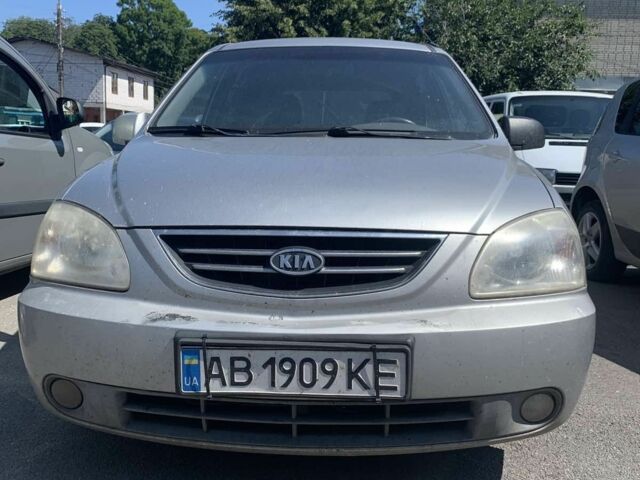 Серый Киа Каренс, объемом двигателя 2 л и пробегом 250 тыс. км за 834 $, фото 6 на Automoto.ua