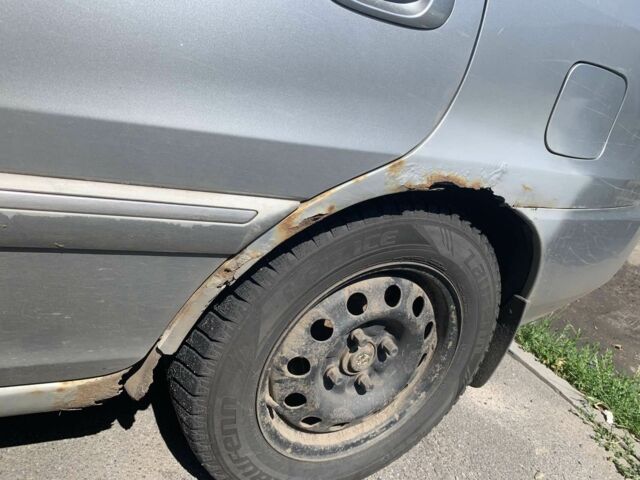 Серый Киа Каренс, объемом двигателя 2 л и пробегом 250 тыс. км за 834 $, фото 5 на Automoto.ua