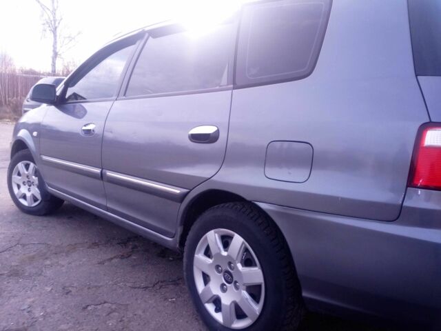 Сірий Кіа Каренс, об'ємом двигуна 2 л та пробігом 270 тис. км за 4200 $, фото 9 на Automoto.ua