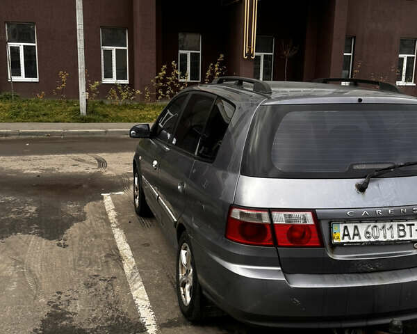 Сірий Кіа Каренс, об'ємом двигуна 1.8 л та пробігом 300 тис. км за 2600 $, фото 1 на Automoto.ua