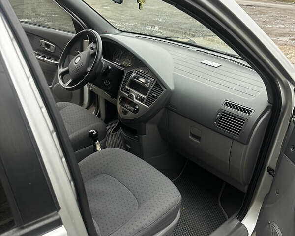 Сірий Кіа Каренс, об'ємом двигуна 1.8 л та пробігом 207 тис. км за 4990 $, фото 7 на Automoto.ua