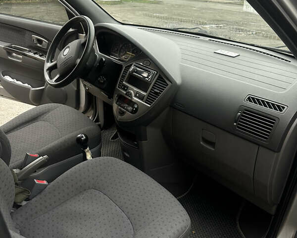 Сірий Кіа Каренс, об'ємом двигуна 1.8 л та пробігом 207 тис. км за 4990 $, фото 8 на Automoto.ua