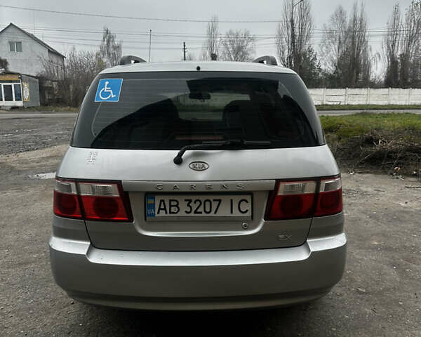 Сірий Кіа Каренс, об'ємом двигуна 1.8 л та пробігом 207 тис. км за 4990 $, фото 5 на Automoto.ua