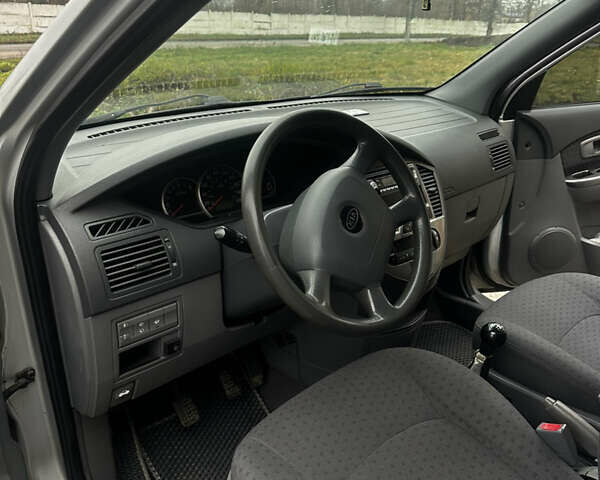 Сірий Кіа Каренс, об'ємом двигуна 1.8 л та пробігом 207 тис. км за 4990 $, фото 6 на Automoto.ua