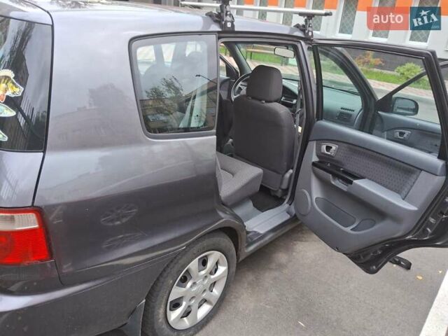 Серый Киа Каренс, объемом двигателя 2 л и пробегом 174 тыс. км за 5000 $, фото 9 на Automoto.ua