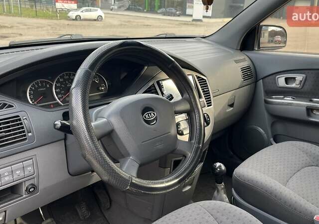 Киа Каренс 2005 в Николаеве на Automoto.ua Серый Киа Каренс, объемом двигателя 1.98 л и пробегом 217 тыс. км за 5300 $, фото 8 на Automoto.ua