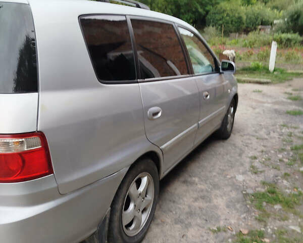 Серый Киа Каренс, объемом двигателя 1.99 л и пробегом 200 тыс. км за 6200 $, фото 4 на Automoto.ua