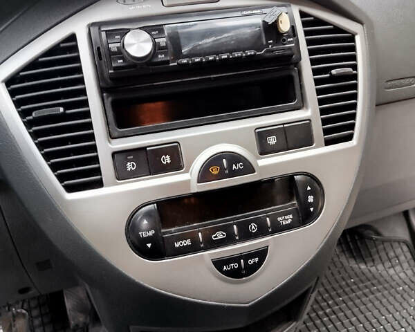 Серый Киа Каренс, объемом двигателя 1.99 л и пробегом 200 тыс. км за 6200 $, фото 9 на Automoto.ua