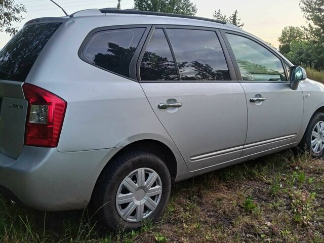 Серый Киа Каренс, объемом двигателя 2 л и пробегом 253 тыс. км за 5500 $, фото 6 на Automoto.ua