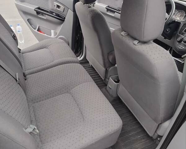 Сірий Кіа Каренс, об'ємом двигуна 1.59 л та пробігом 218 тис. км за 4800 $, фото 5 на Automoto.ua