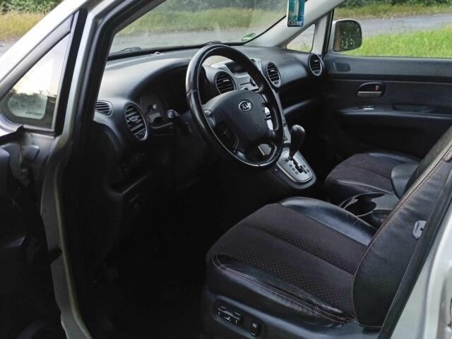 Серый Киа Каренс, объемом двигателя 2 л и пробегом 253 тыс. км за 5500 $, фото 1 на Automoto.ua