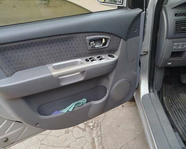 Серый Киа Каренс, объемом двигателя 1.59 л и пробегом 207 тыс. км за 4300 $, фото 7 на Automoto.ua