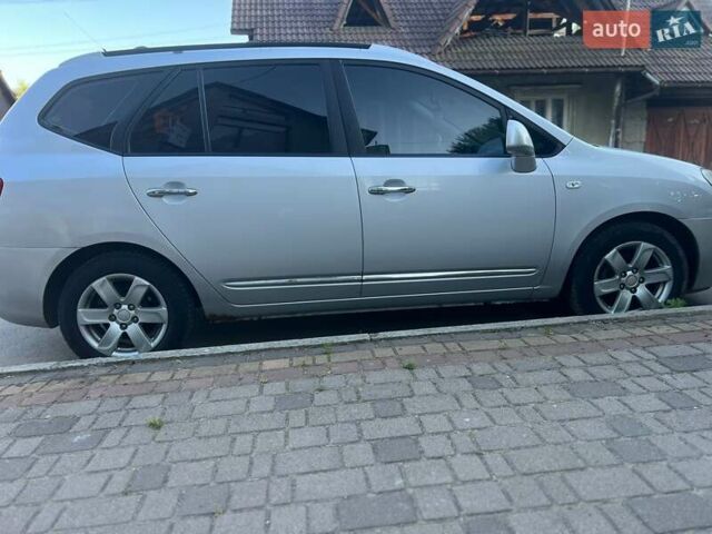 Сірий Кіа Каренс, об'ємом двигуна 2 л та пробігом 206 тис. км за 5200 $, фото 11 на Automoto.ua