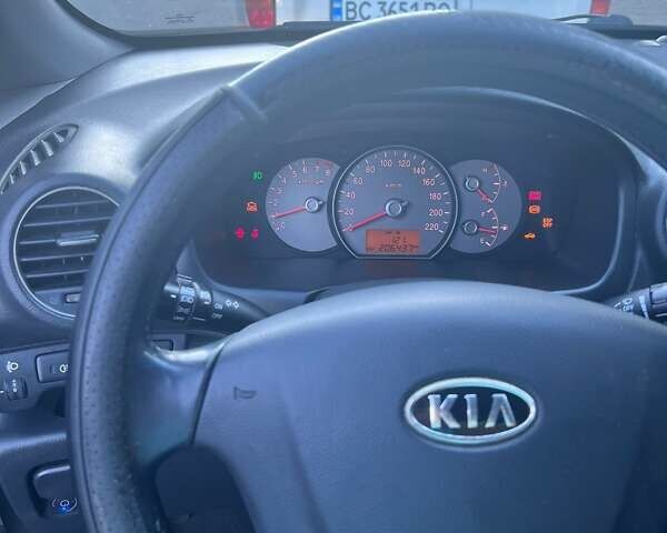 Сірий Кіа Каренс, об'ємом двигуна 2 л та пробігом 206 тис. км за 5200 $, фото 7 на Automoto.ua