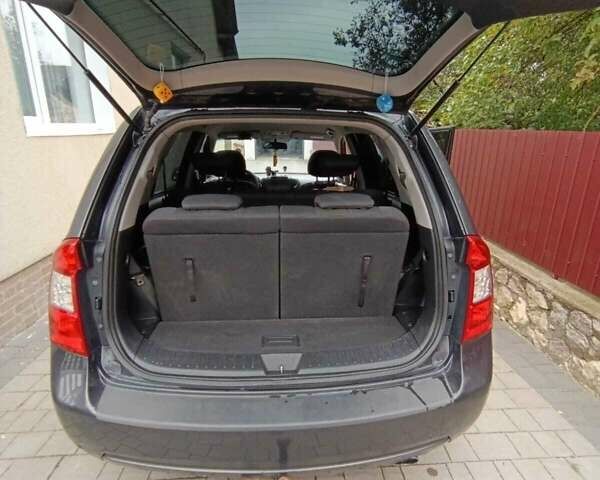 Сірий Кіа Каренс, об'ємом двигуна 2 л та пробігом 296 тис. км за 5600 $, фото 10 на Automoto.ua