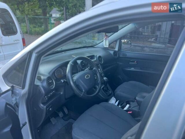 Сірий Кіа Каренс, об'ємом двигуна 2 л та пробігом 206 тис. км за 5200 $, фото 5 на Automoto.ua