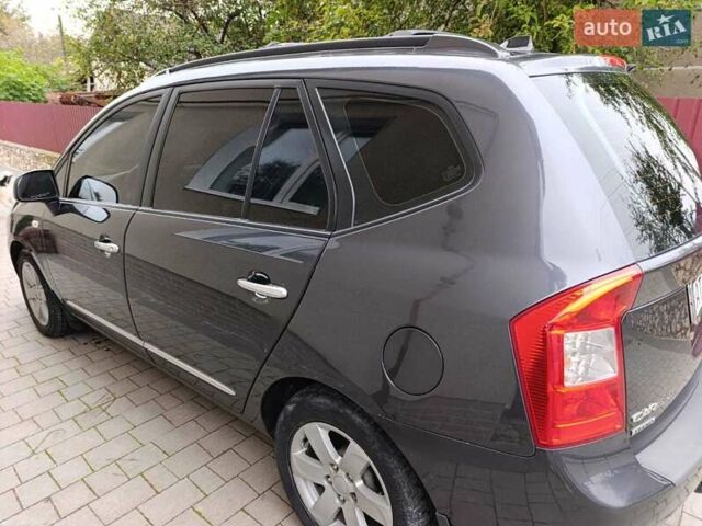 Сірий Кіа Каренс, об'ємом двигуна 2 л та пробігом 296 тис. км за 5600 $, фото 5 на Automoto.ua