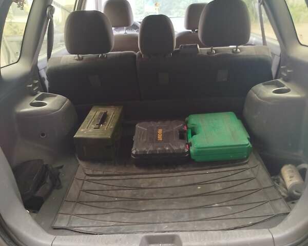 Серый Киа Каренс, объемом двигателя 1.59 л и пробегом 207 тыс. км за 4300 $, фото 3 на Automoto.ua