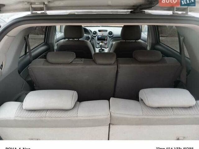 Серый Киа Каренс, объемом двигателя 2 л и пробегом 274 тыс. км за 5300 $, фото 6 на Automoto.ua