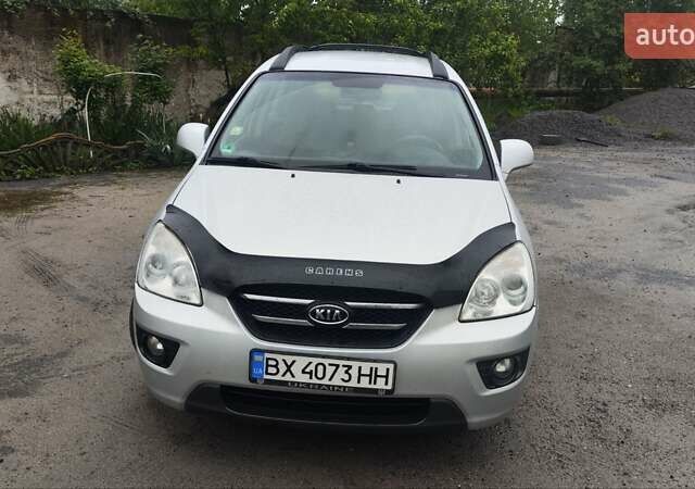 Сірий Кіа Каренс, об'ємом двигуна 2 л та пробігом 249 тис. км за 7850 $, фото 1 на Automoto.ua