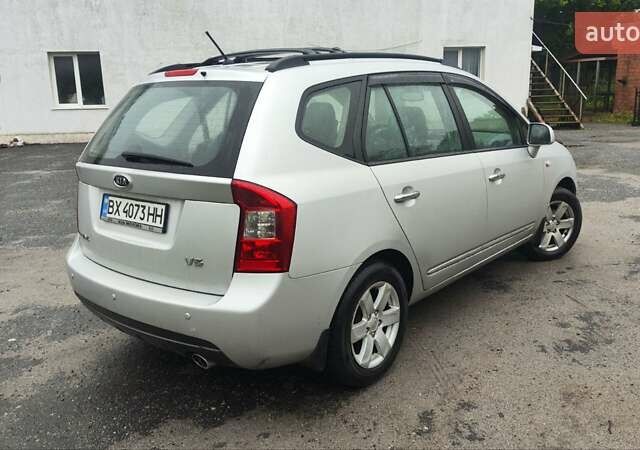 Сірий Кіа Каренс, об'ємом двигуна 2 л та пробігом 249 тис. км за 7850 $, фото 4 на Automoto.ua