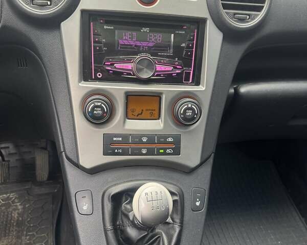 Сірий Кіа Каренс, об'ємом двигуна 1.99 л та пробігом 280 тис. км за 3350 $, фото 9 на Automoto.ua