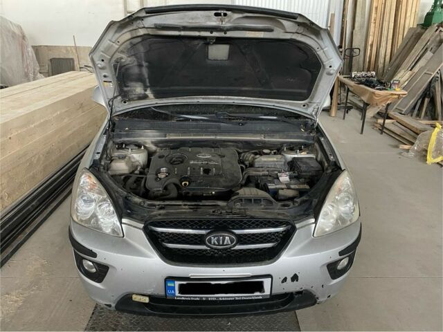 Серый Киа Каренс, объемом двигателя 2 л и пробегом 305 тыс. км за 2800 $, фото 1 на Automoto.ua