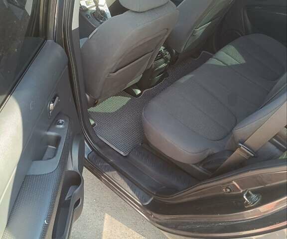 Серый Киа Каренс, объемом двигателя 2 л и пробегом 300 тыс. км за 6300 $, фото 12 на Automoto.ua