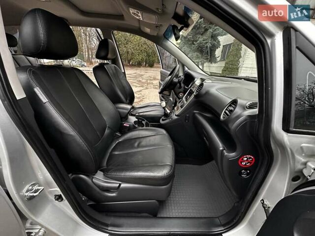 Серый Киа Каренс, объемом двигателя 2 л и пробегом 280 тыс. км за 4999 $, фото 26 на Automoto.ua