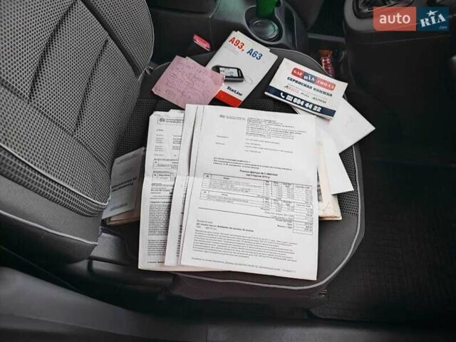 Серый Киа Каренс, объемом двигателя 2 л и пробегом 163 тыс. км за 5400 $, фото 37 на Automoto.ua