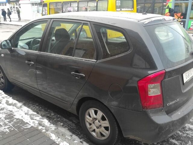 Киа Каренс 2007 в Киеве на Automoto.ua Серый Киа Каренс, объемом двигателя 2 л и пробегом 450 тыс. км за 2700 $, фото 4 на Automoto.ua