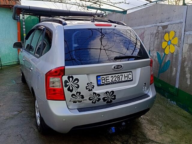 Серый Киа Каренс, объемом двигателя 2 л и пробегом 225 тыс. км за 6500 $, фото 3 на Automoto.ua