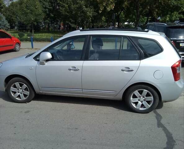 Сірий Кіа Каренс, об'ємом двигуна 2 л та пробігом 160 тис. км за 8150 $, фото 2 на Automoto.ua