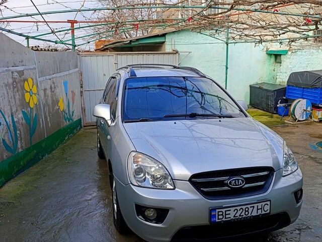 Серый Киа Каренс, объемом двигателя 2 л и пробегом 225 тыс. км за 6500 $, фото 1 на Automoto.ua