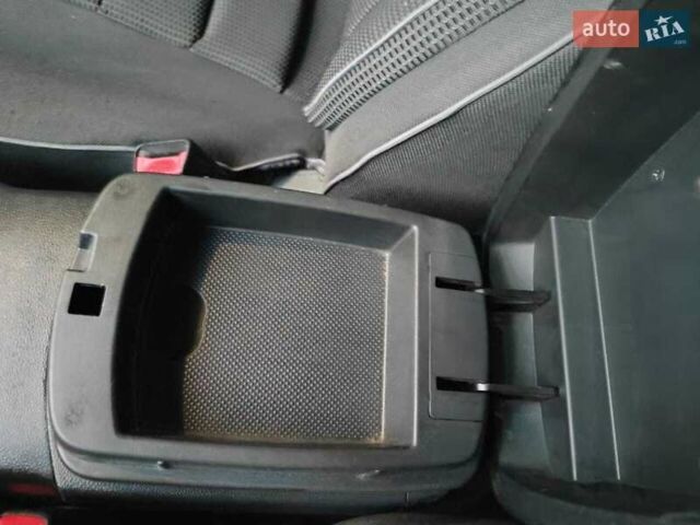 Серый Киа Каренс, объемом двигателя 2 л и пробегом 163 тыс. км за 5400 $, фото 32 на Automoto.ua